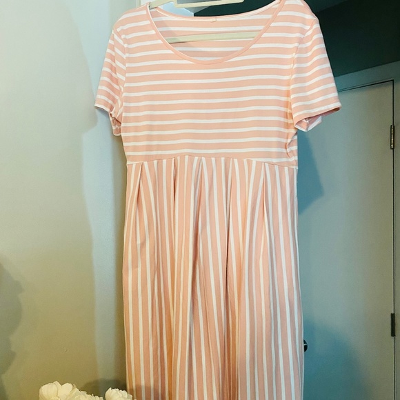 Dresses & Skirts - Maternity Pink Striped Dress Size L Stretchy with pockets!